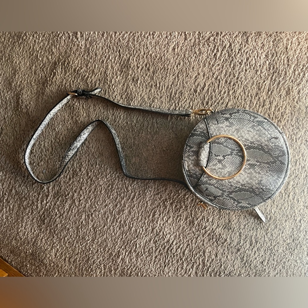Snake skin round purse